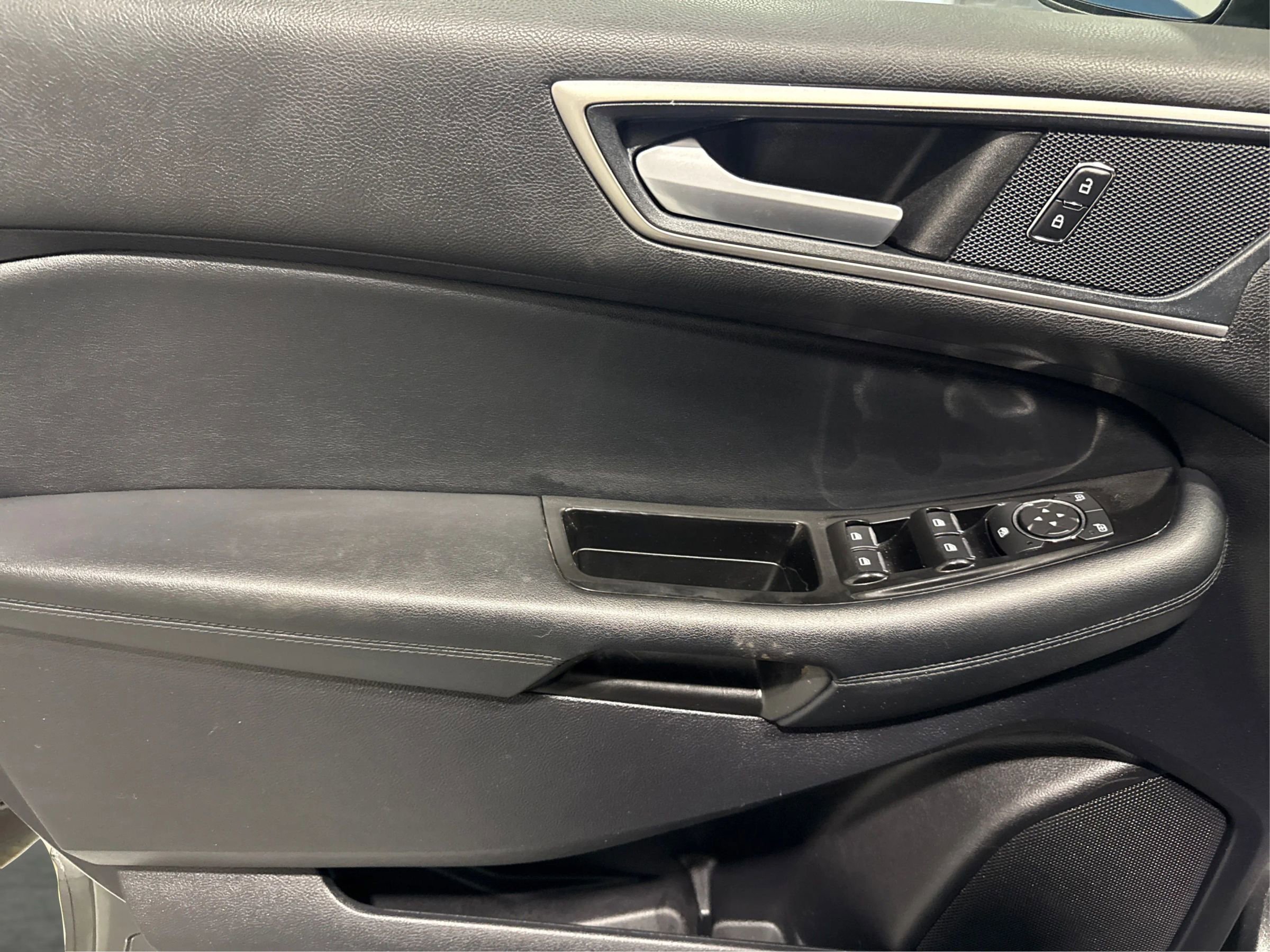 Used 2019 Ford Edge SEL w/ Cargo Accessory Package image 19