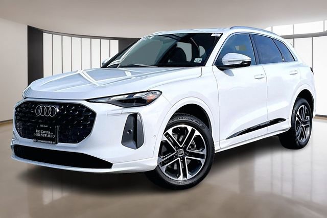 Used 2025 Audi Q5 Premium w/ Convenience Package image 3