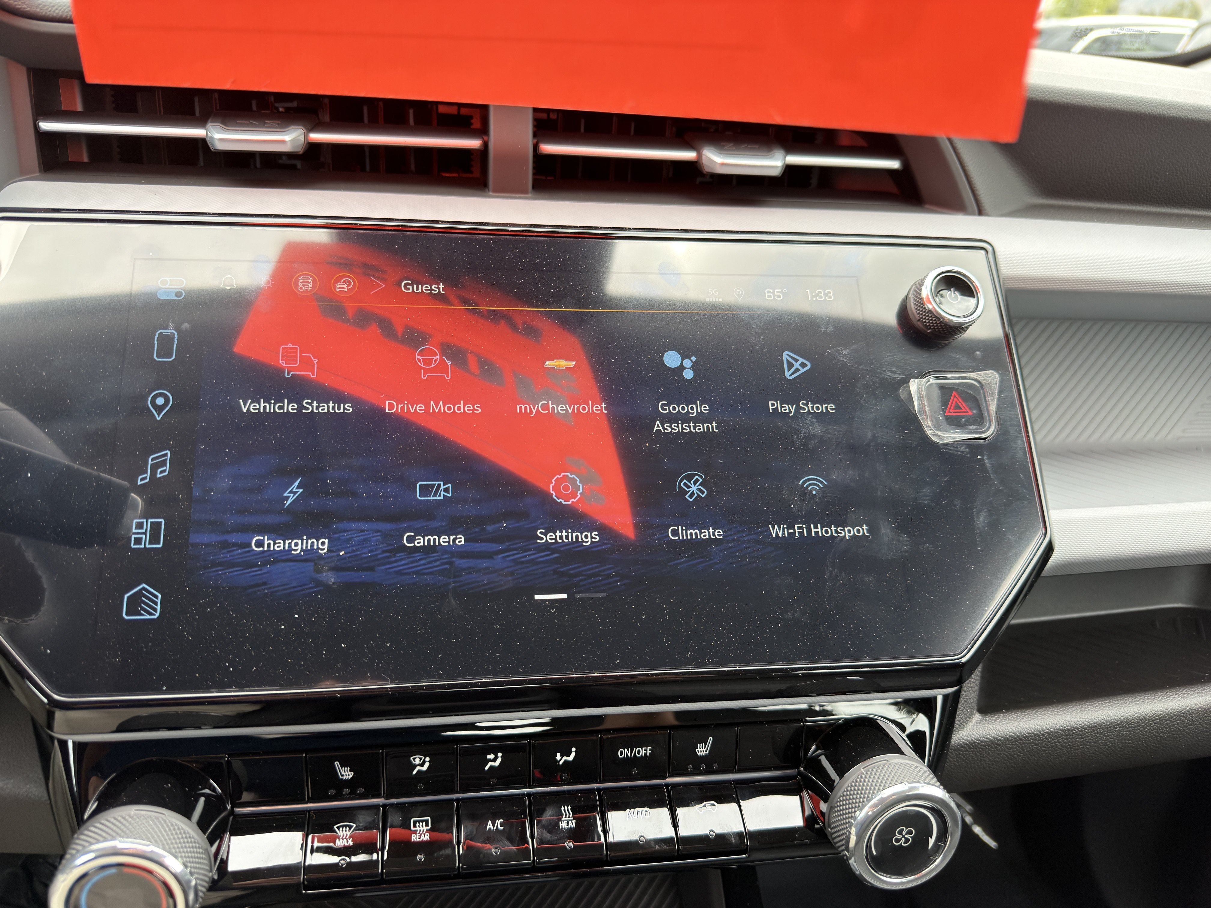 New 2027 Chevrolet Bolt LT w/ Comfort Package FWD image 29