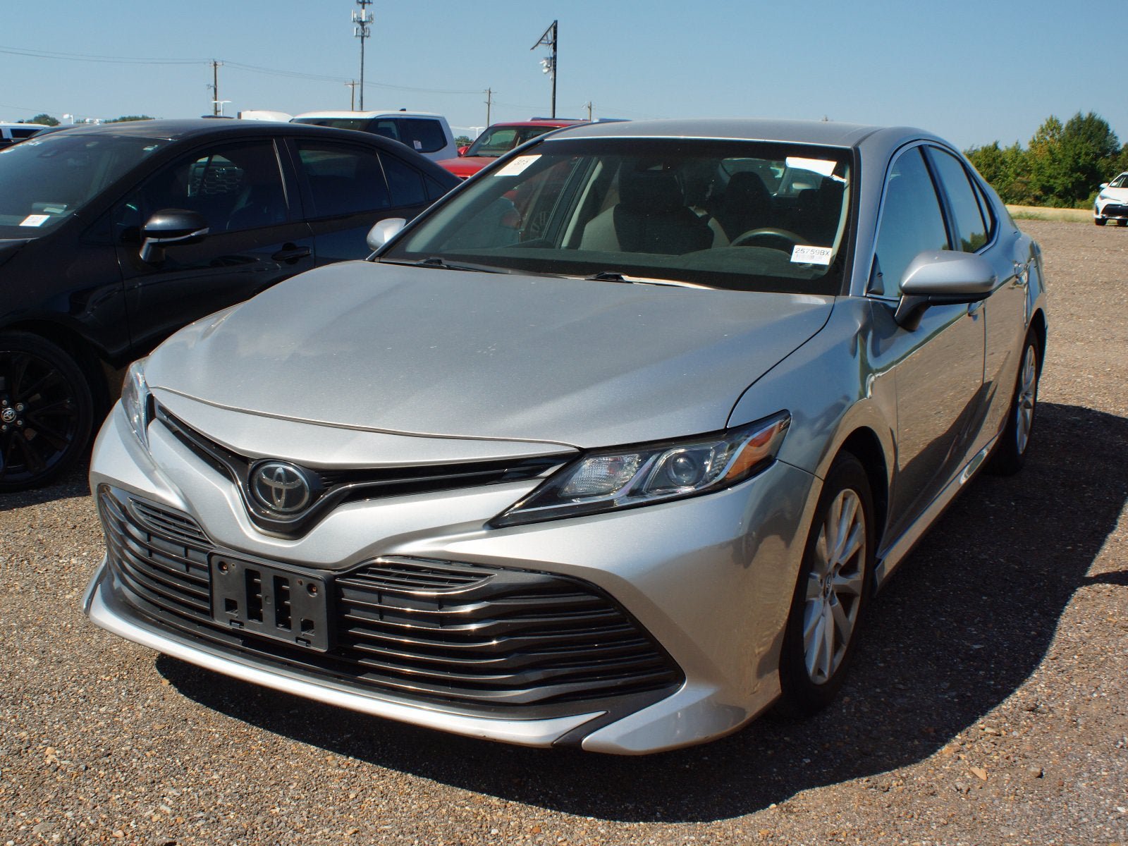 Used 2018 Toyota Camry LE FWD image 1