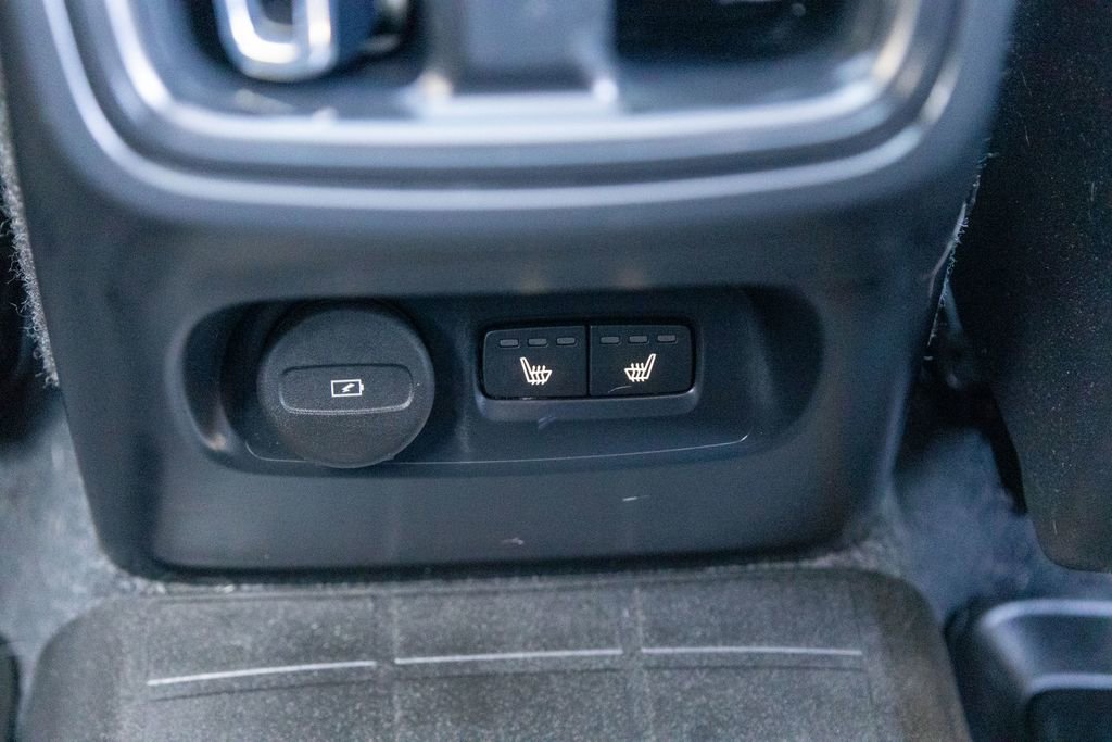 Used 2022 Volvo XC40 T5 R-Design image 18