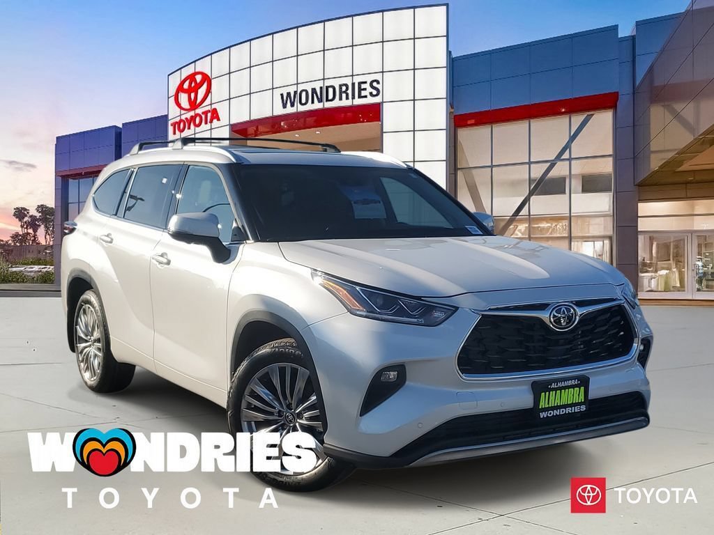 New 2026 Toyota Highlander AWD 360° Tour