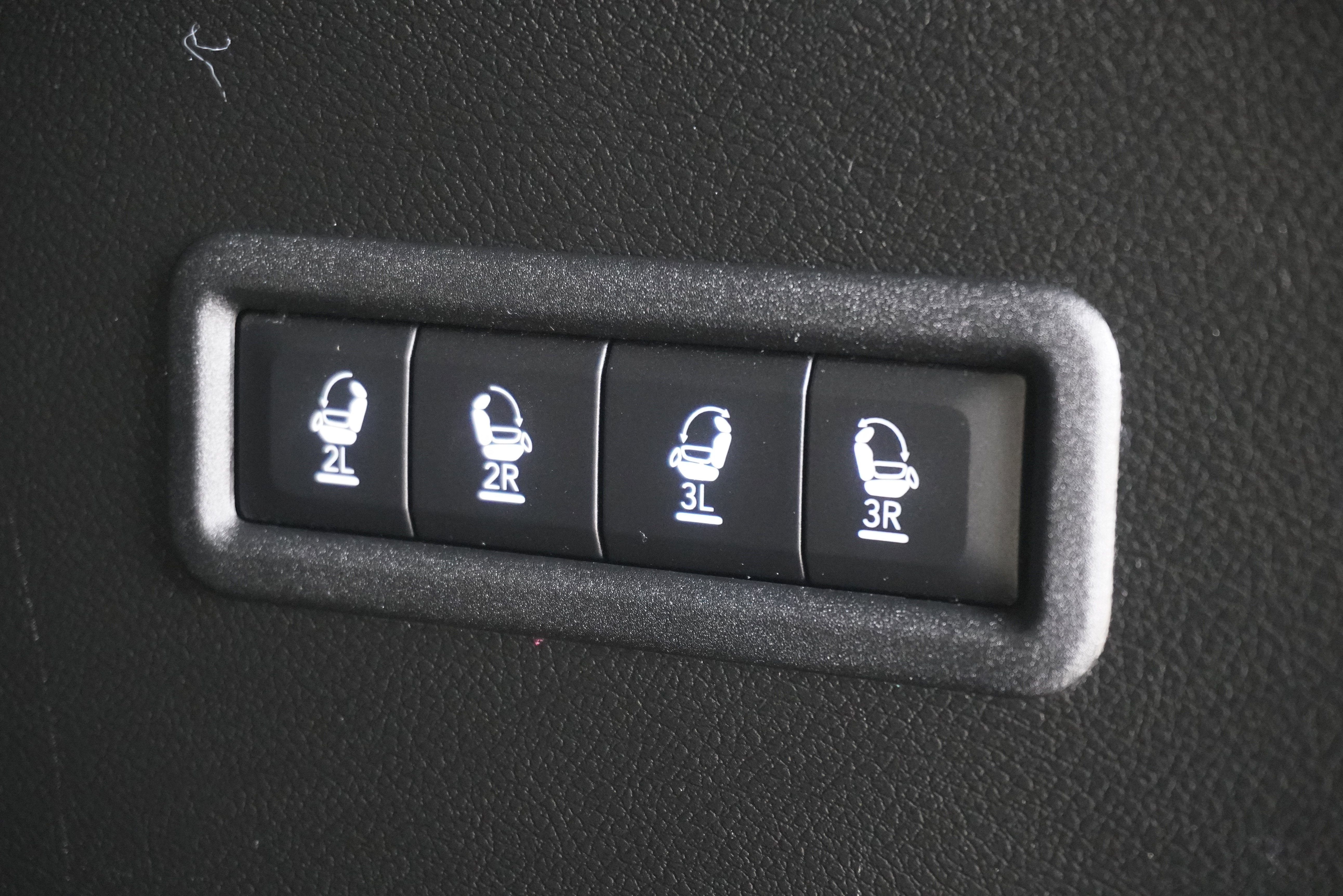 Used 2022 Jeep Wagoneer Series III AWD/4WD image 34