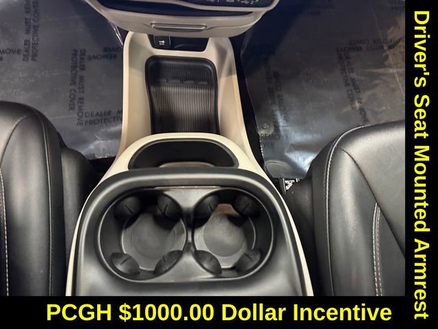 Used 2024 Chrysler Pacifica Touring-L image 14
