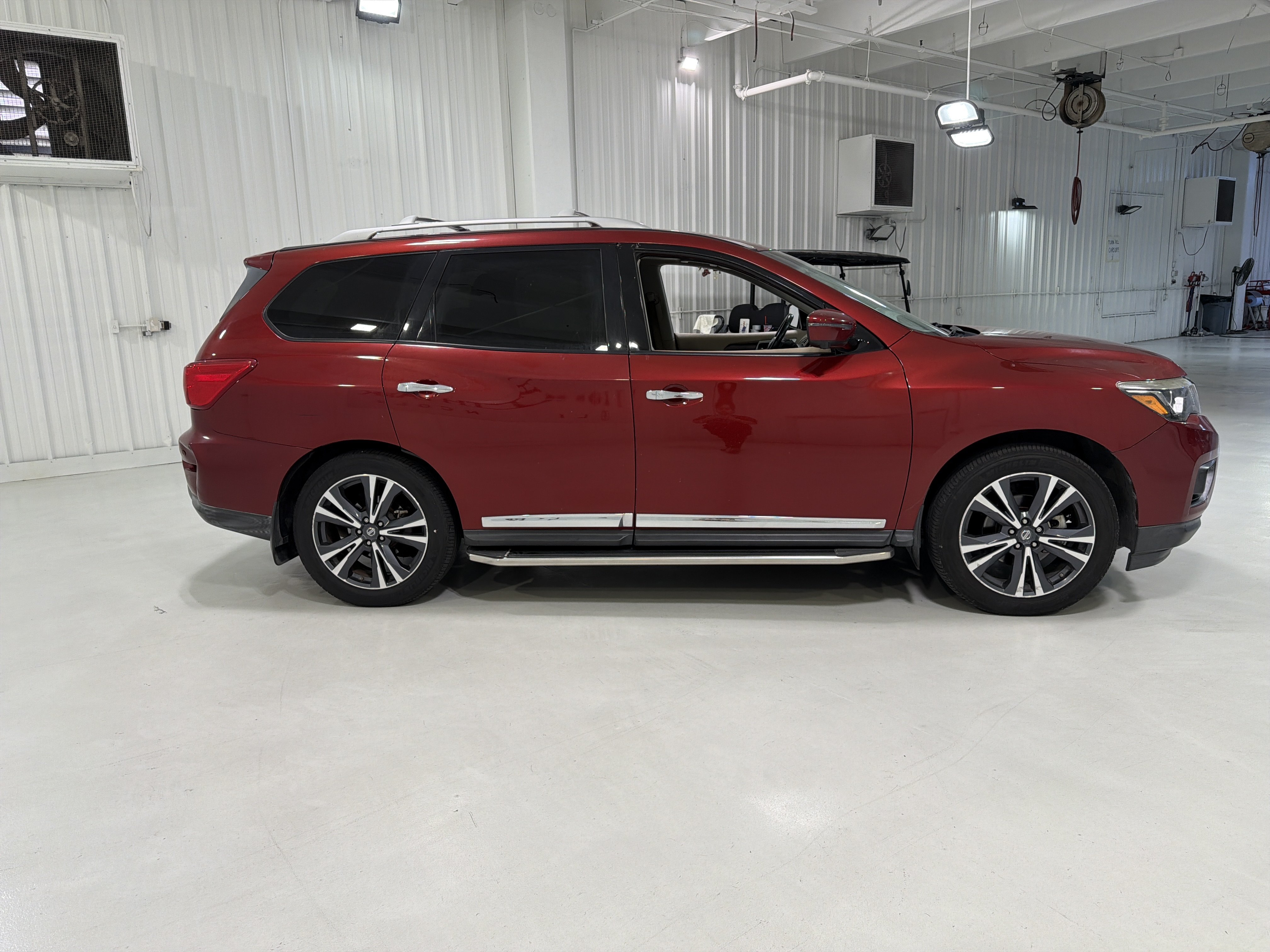 Used 2018 Nissan Pathfinder Platinum FWD image 6