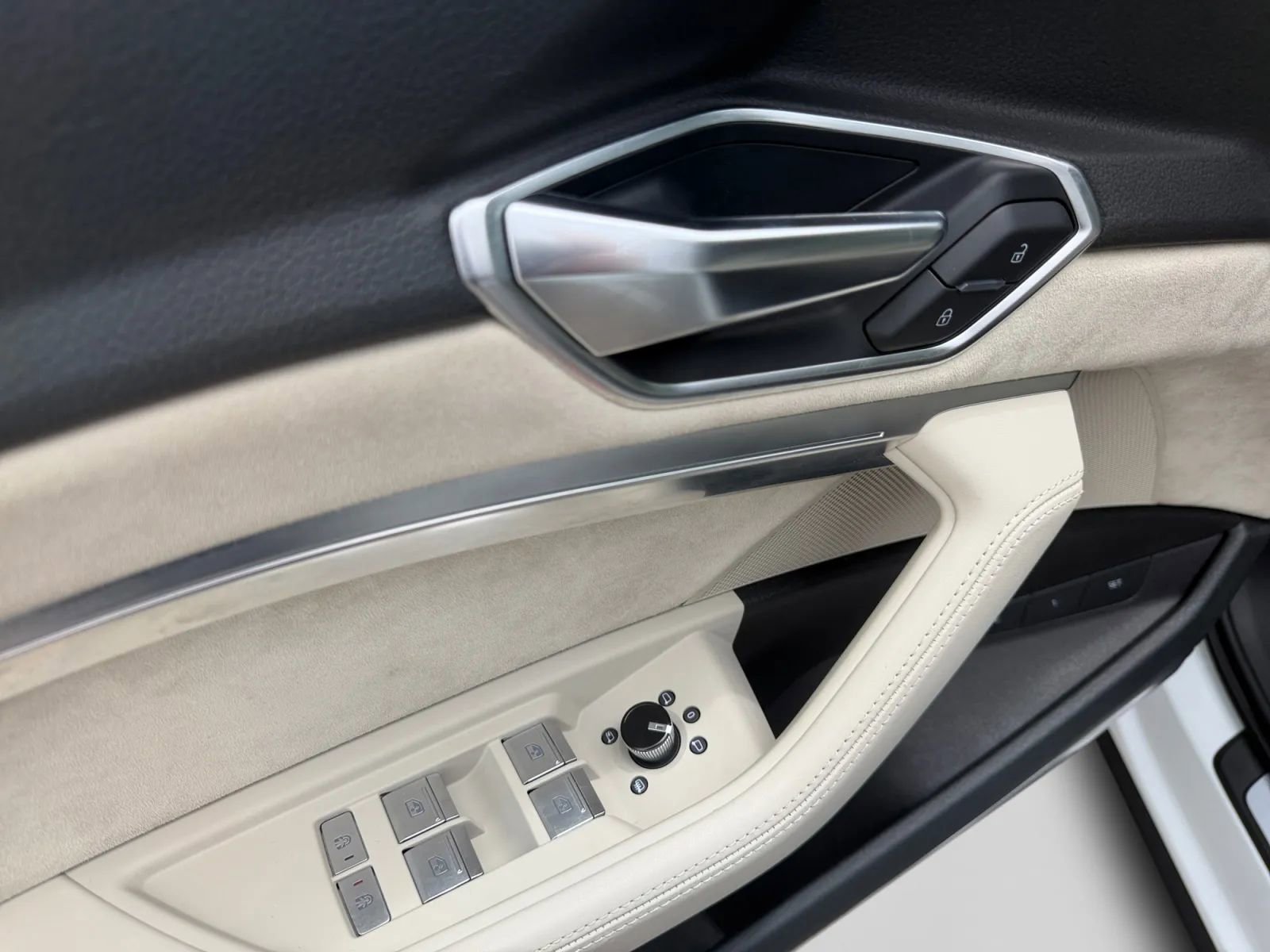 Used 2019 Audi e-tron Prestige AWD/4WD image 15
