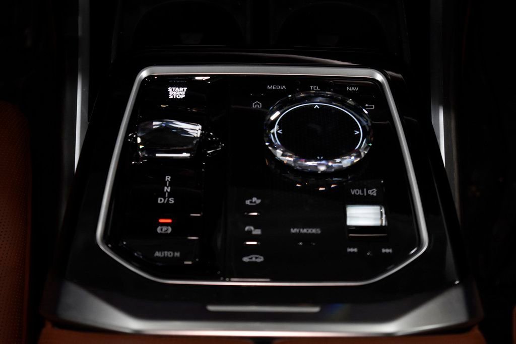 Used 2025 BMW 760i xDrive image 40