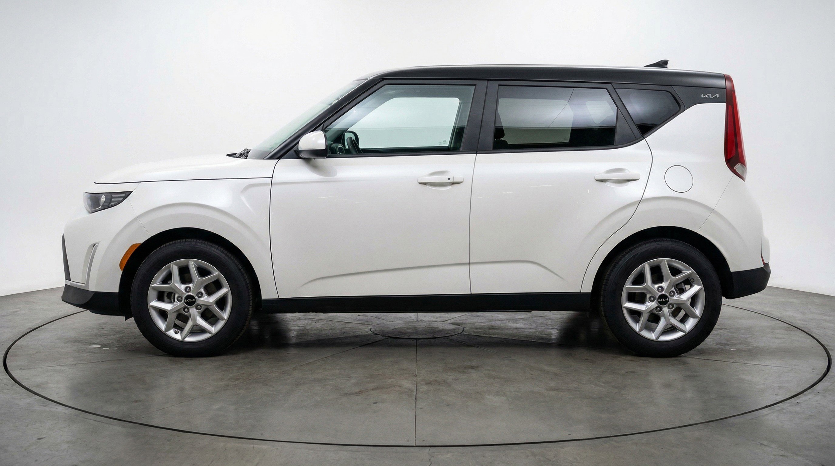 Used 2025 Kia Soul LX w/ LX Technology Package image 5