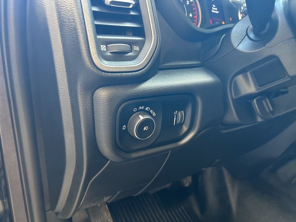 Used 2025 RAM 3500 Tradesman w/ Chrome Appearance Group AWD/4WD image 34