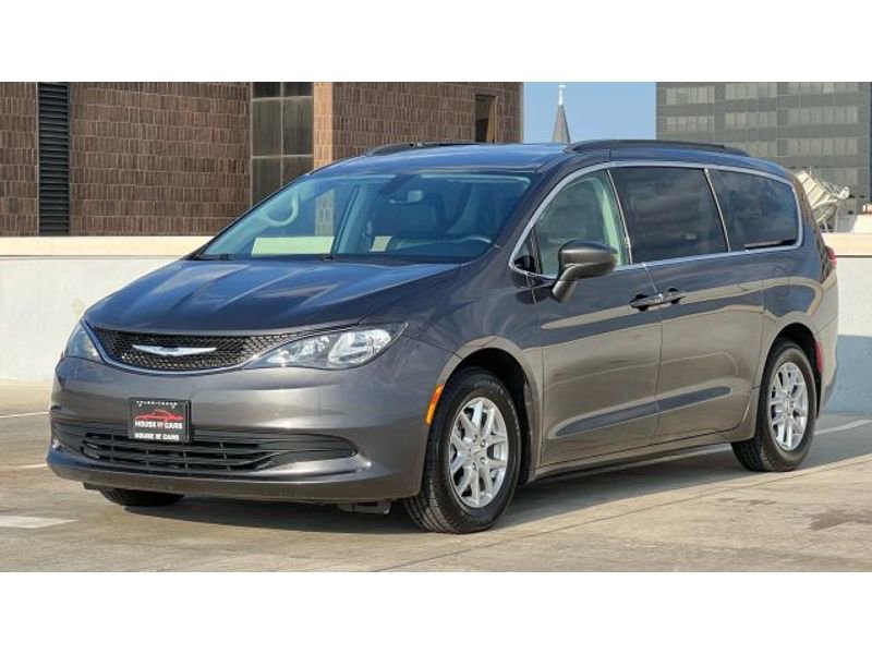 Used 2020 Chrysler Voyager Lxi image 3
