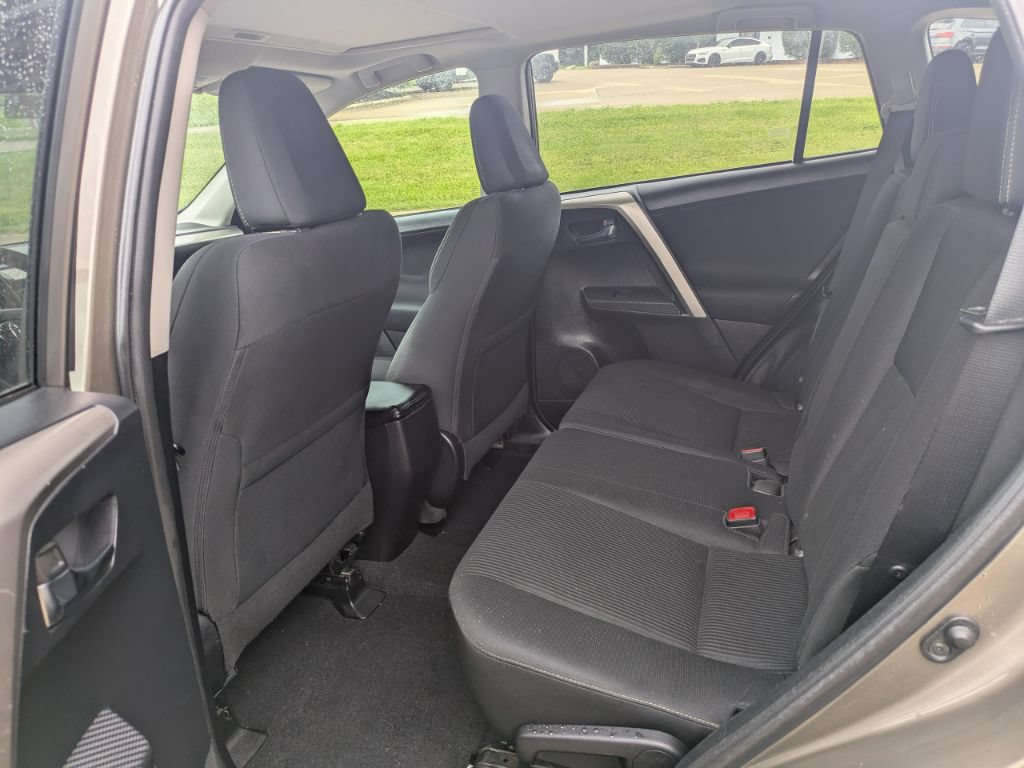 Used 2014 Toyota RAV4 XLE AWD/4WD image 10