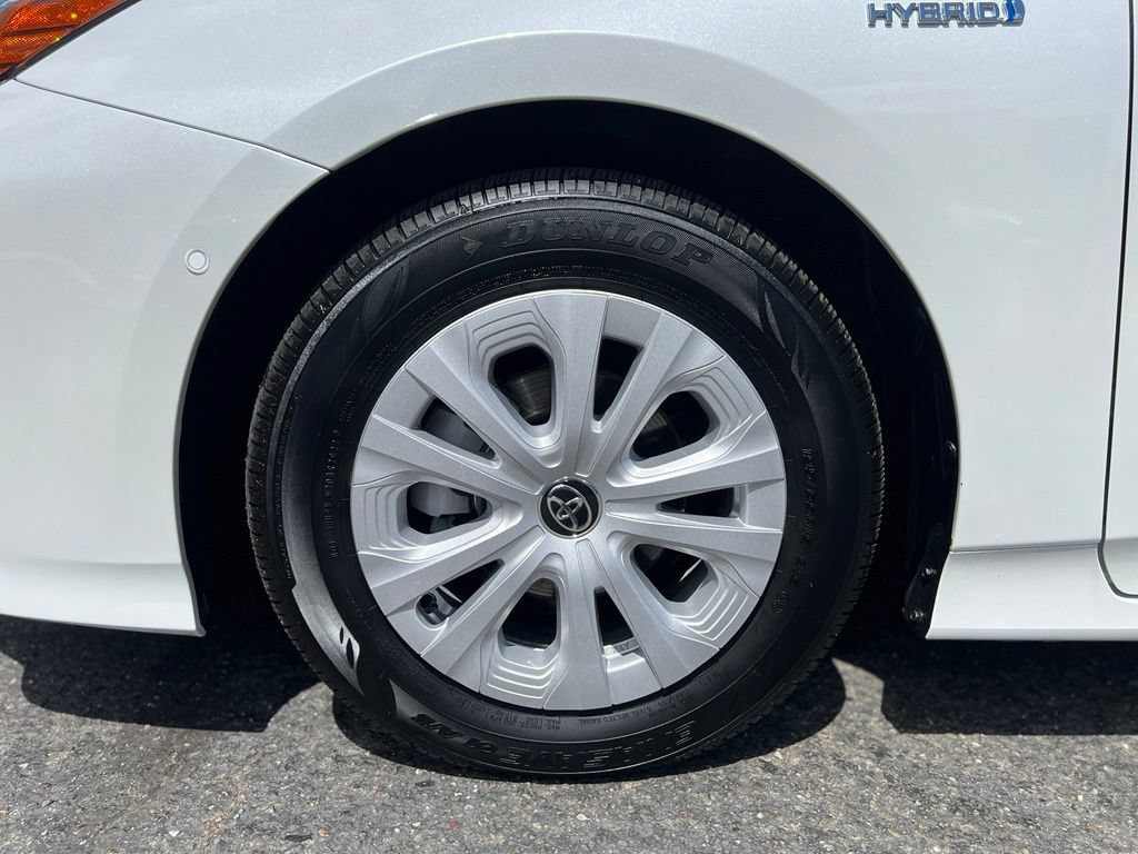 Certified 2022 Toyota Prius LE FWD image 9