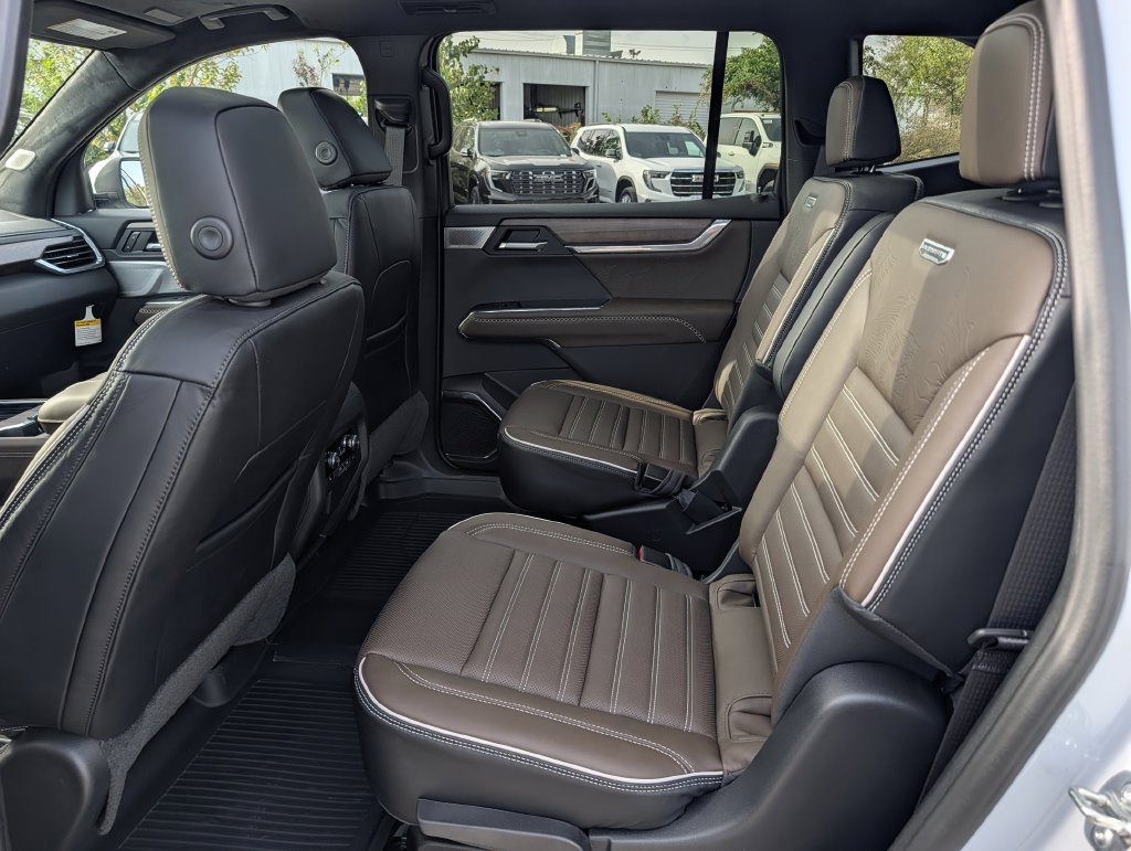 New 2027 GMC Acadia Denali Ultimate w/ LPO, Floor Liner Package AWD/4WD image 26