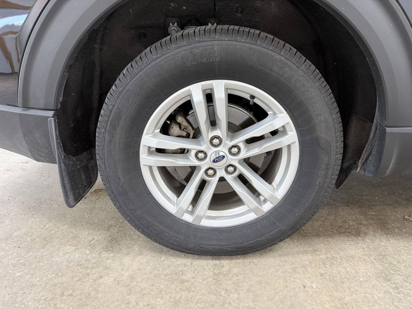 Used 2022 Ford Explorer XLT w/ Equipment Group 202A AWD/4WD image 40