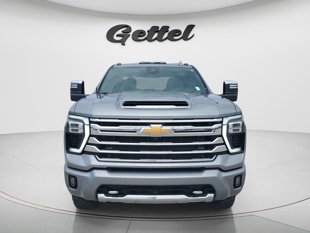 Used 2024 Chevrolet Silverado 2500 High Country w/ High Country Premium Package AWD/4WD image 2