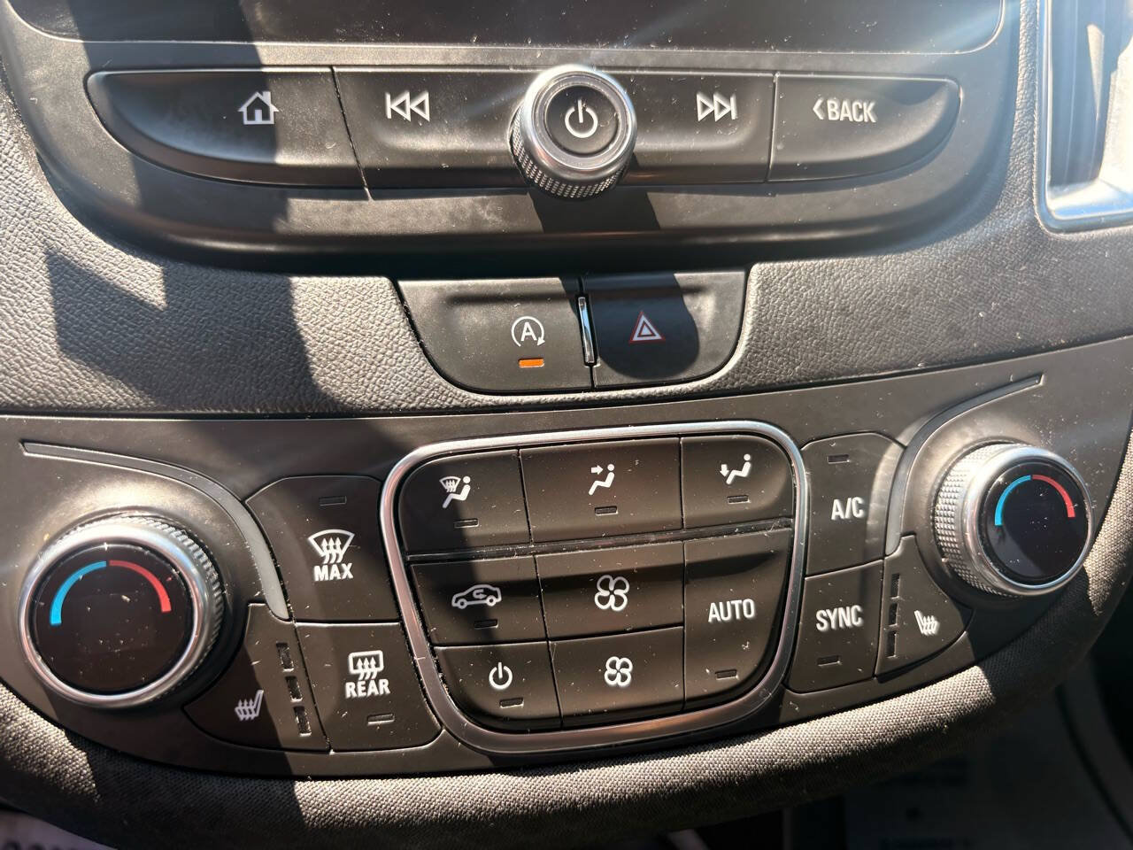 Used 2020 Chevrolet Malibu LT FWD image 17