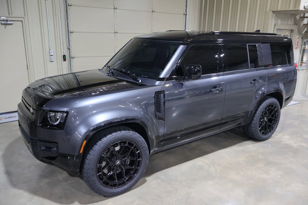 Used 2025 Land Rover Defender 130 V8 image 7