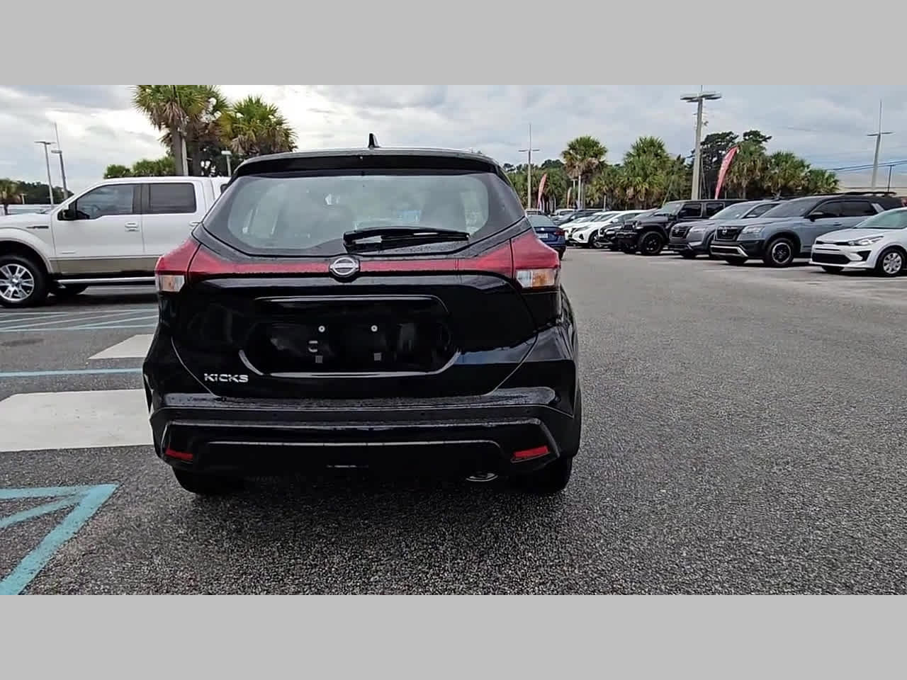 New 2025 Nissan Kicks Play S image 30