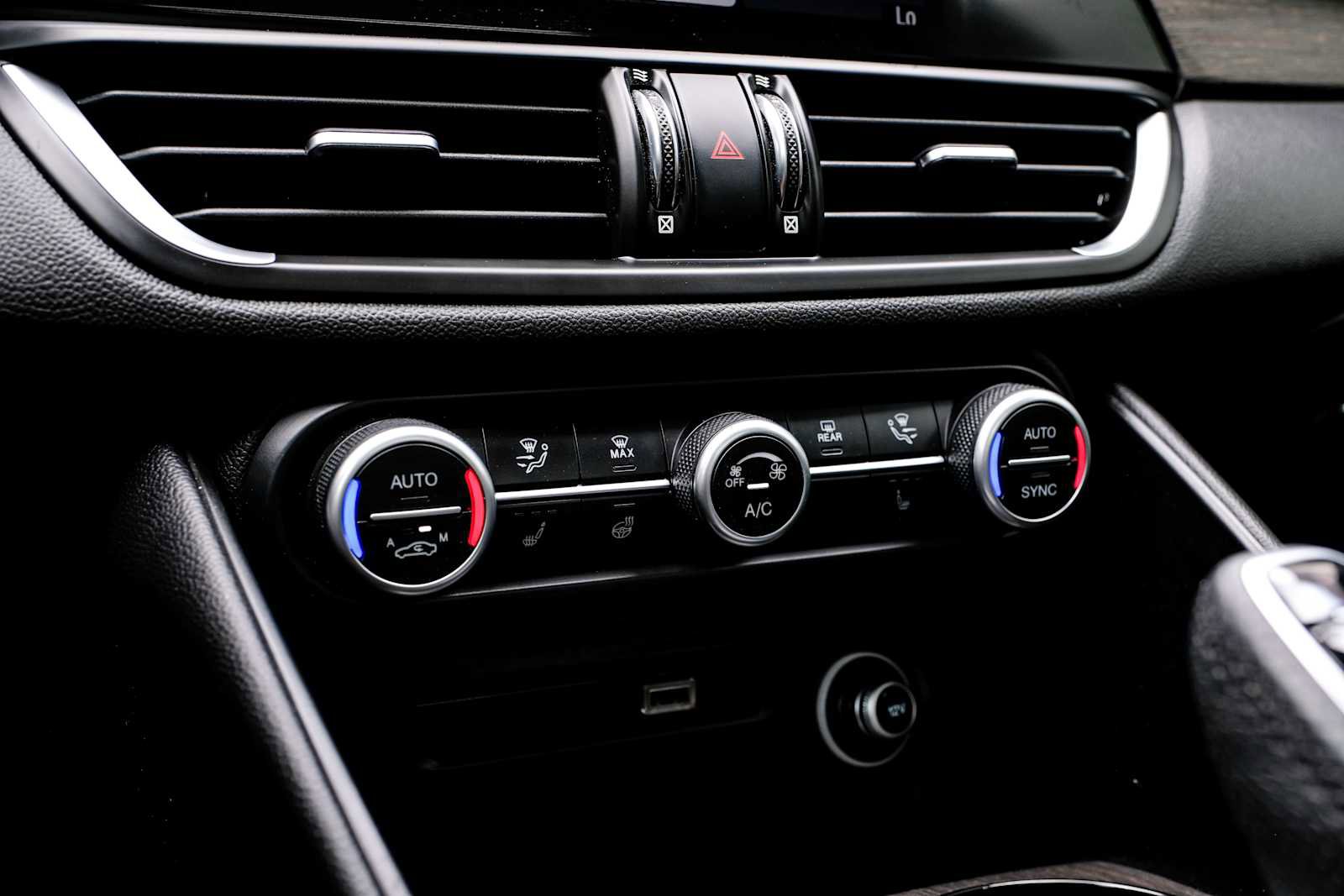 Used 2022 Alfa Romeo Giulia Ti AWD/4WD image 27