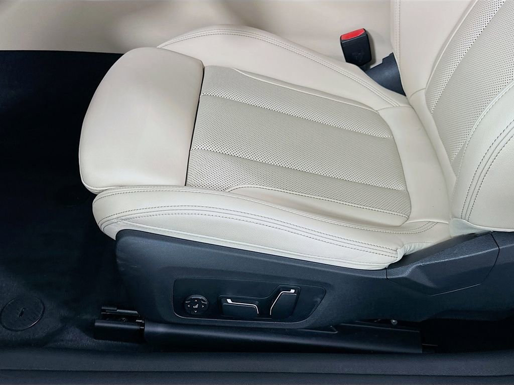 Used 2025 BMW 430i Coupe w/ Convenience Package image 20