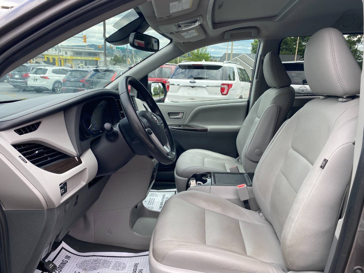 Used 2020 Toyota Sienna XLE FWD image 9