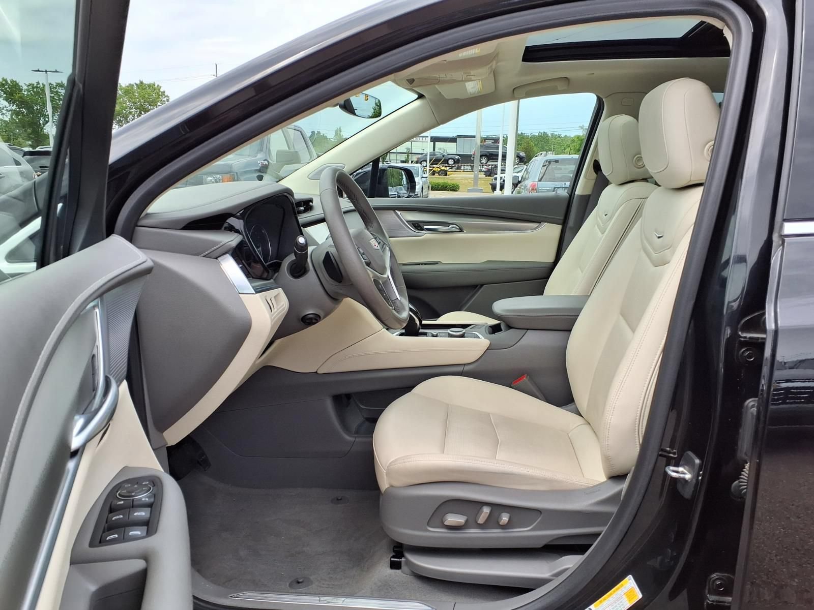 Certified 2024 Cadillac XT5 Premium Luxury AWD/4WD image 17