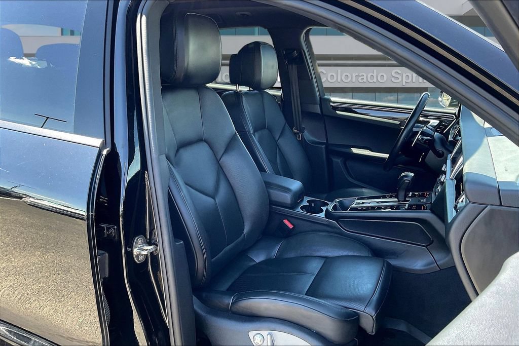 Used 2023 Porsche Macan AWD/4WD image 28