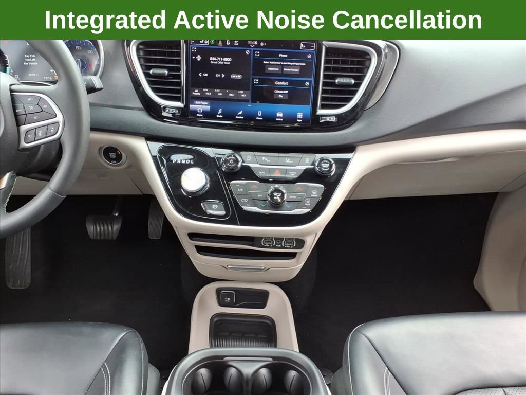 Used 2023 Chrysler Pacifica Touring-L FWD image 16