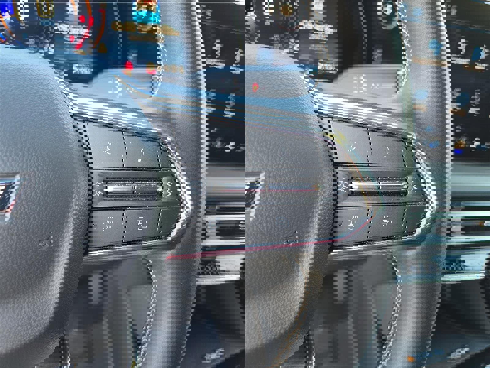 Used 2025 Chevrolet Traverse LT image 29