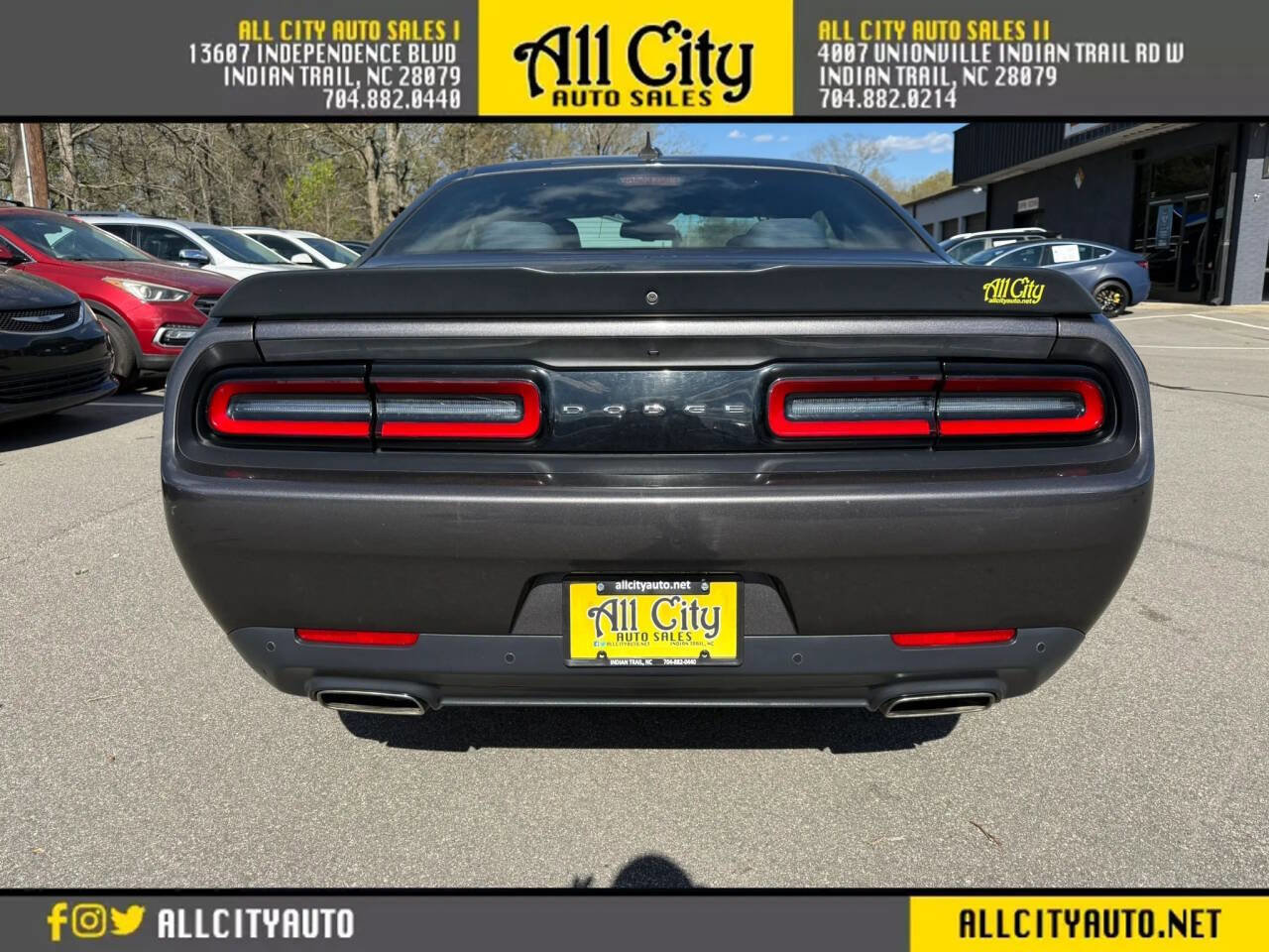 Used 2016 Dodge Challenger SXT w/ Blacktop Package RWD image 6