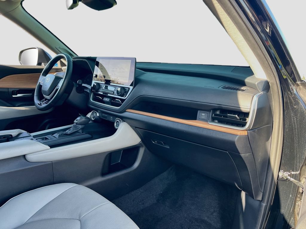 Used 2025 Toyota Grand Highlander FWD image 30