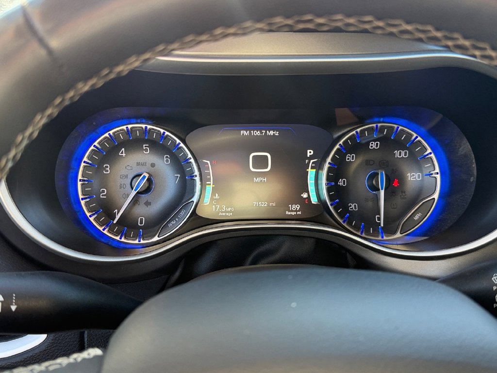 Used 2024 Chrysler Pacifica Touring-L FWD image 26