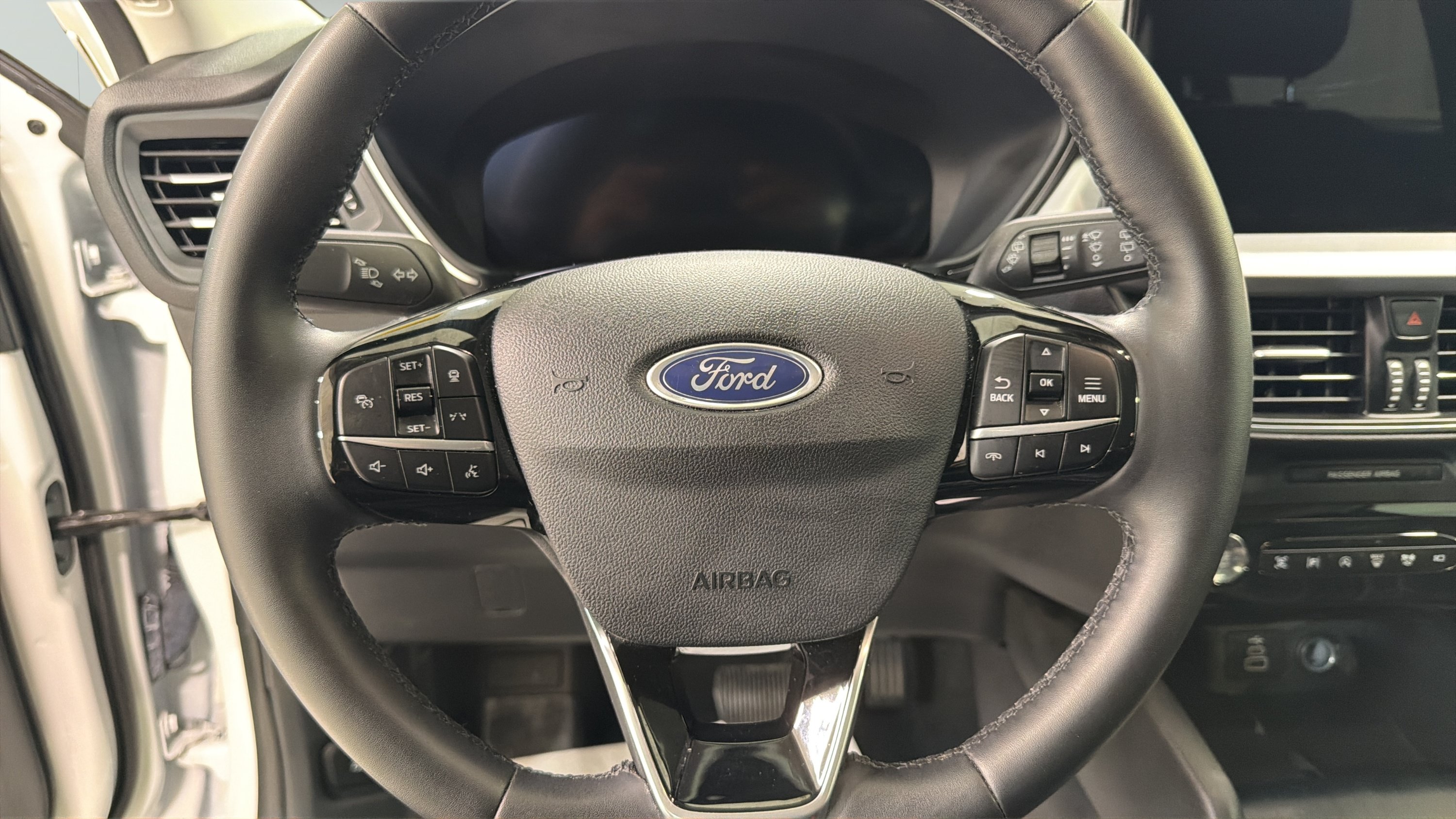 Used 2025 Ford Escape Platinum w/ Premium Technology Package AWD/4WD image 12