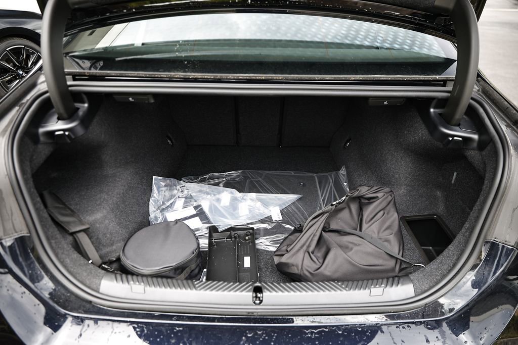 New 2026 BMW 550e xDrive w/ Executive Package AWD/4WD image 31