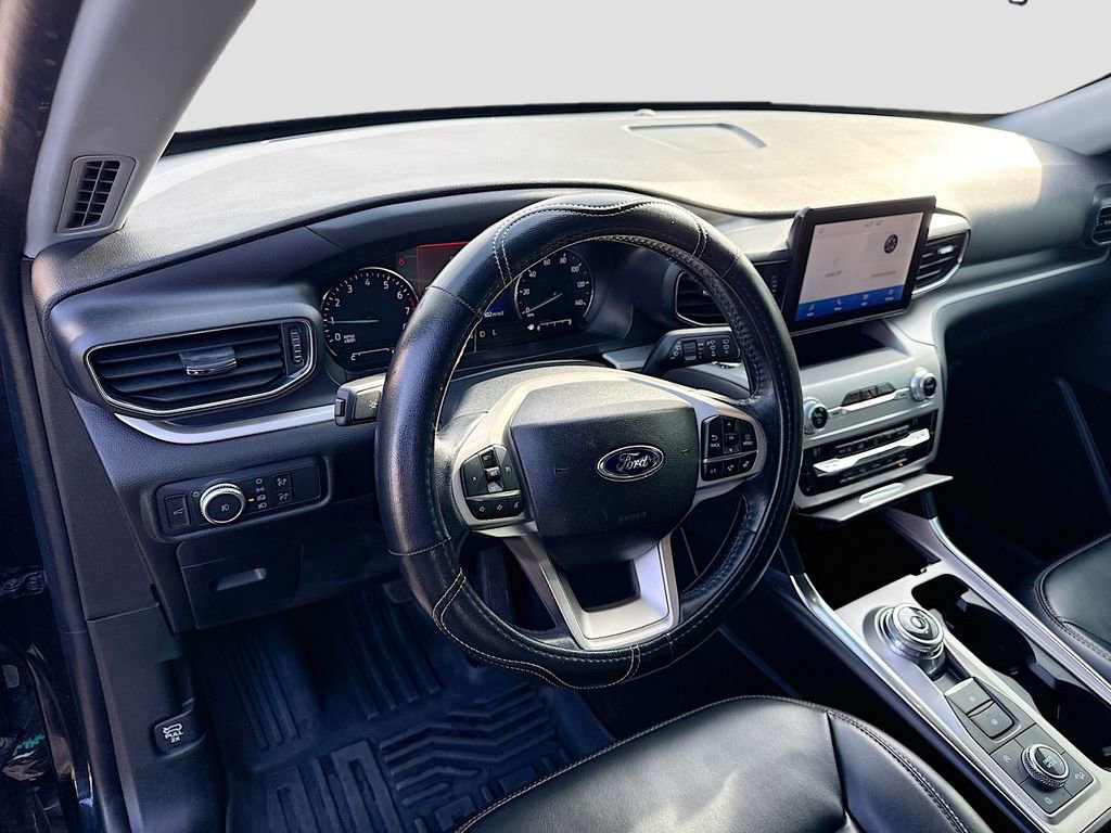 Used 2021 Ford Explorer XLT w/ Equipment Group 202A image 9