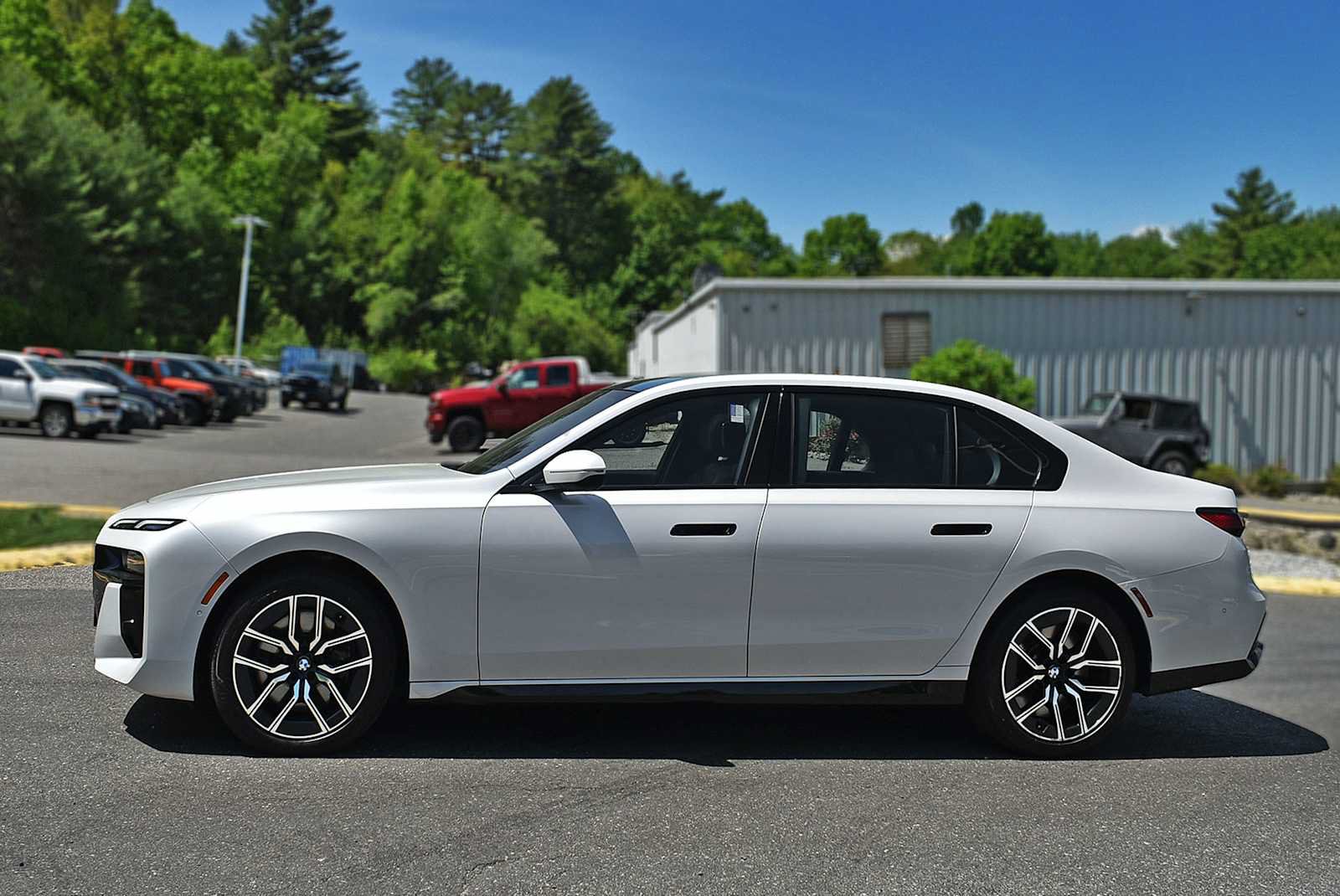 Used 2024 BMW 760i xDrive AWD/4WD image 5