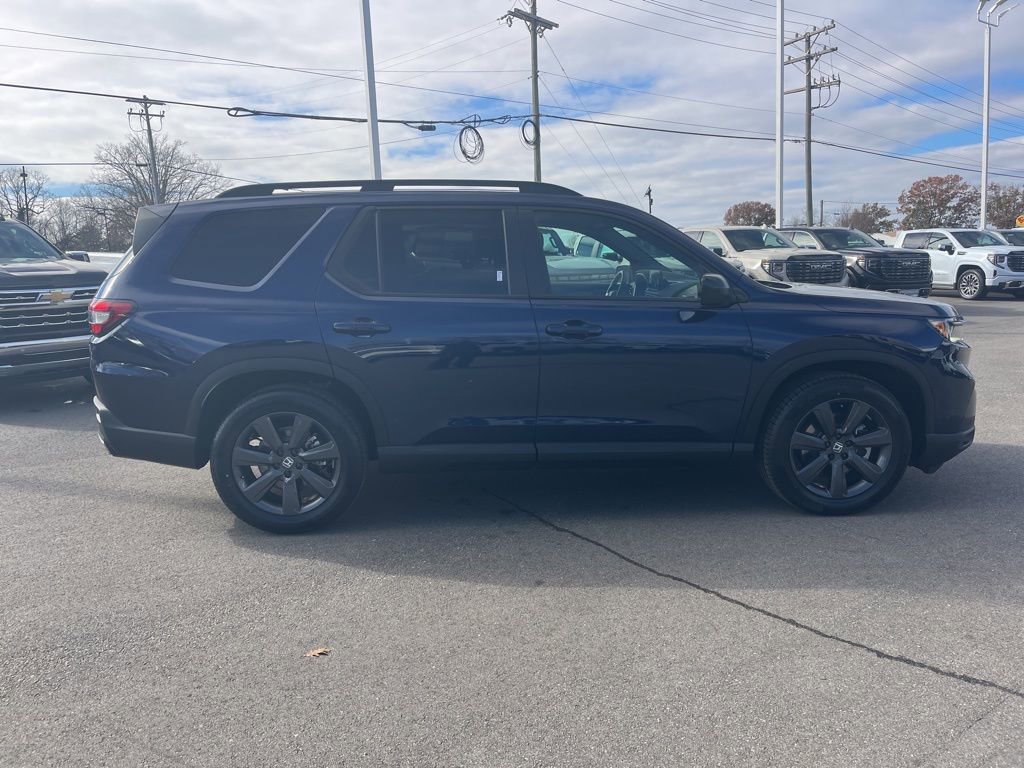 Used 2025 Honda Pilot Sport image 6