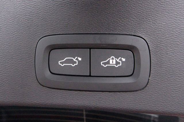 Certified 2025 Volvo XC40 B5 Core w/ Climate Package AWD/4WD image 47