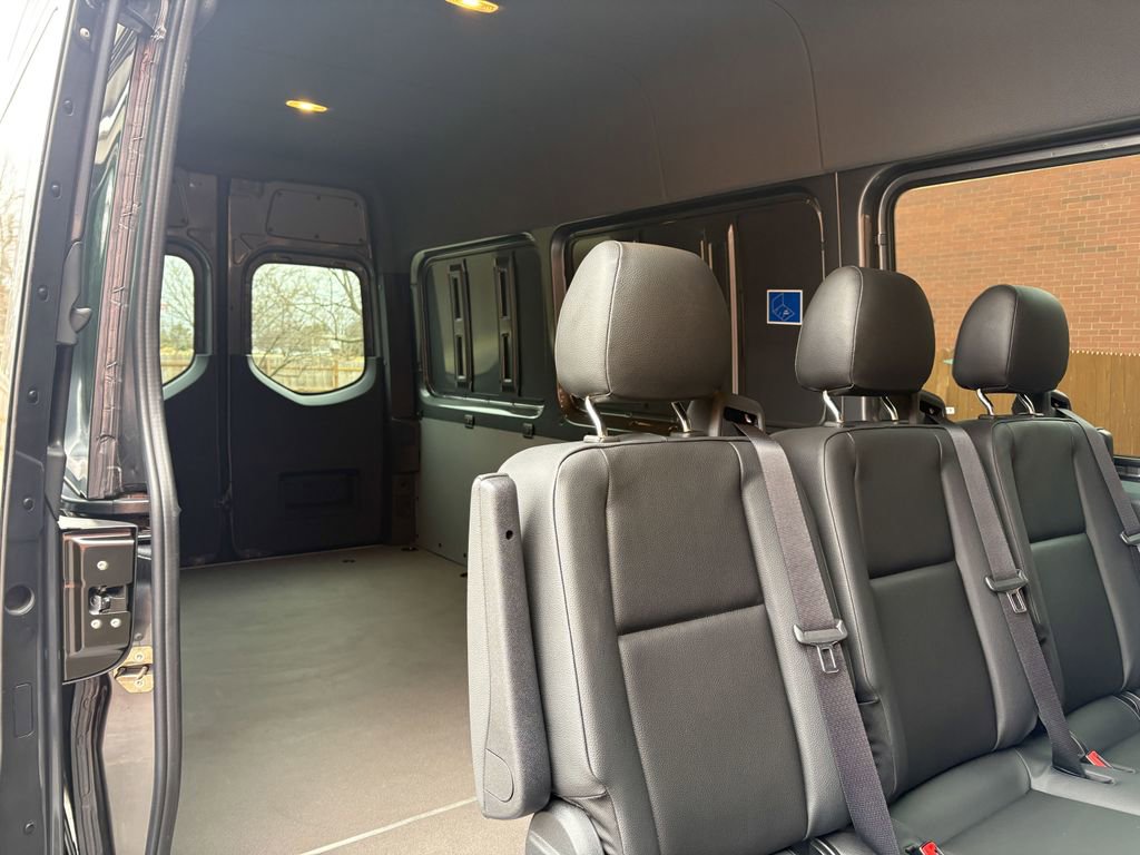 Used 2025 Mercedes-Benz Sprinter 2500 image 31