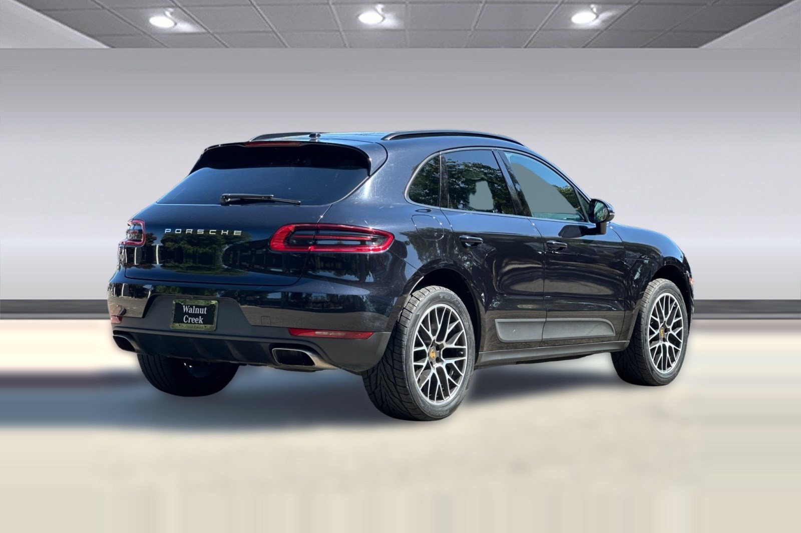 Used 2018 Porsche Macan AWD/4WD image 8