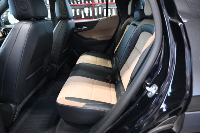 Used 2025 Chevrolet Equinox ACTIV w/ Safety and Technology Package AWD/4WD image 12