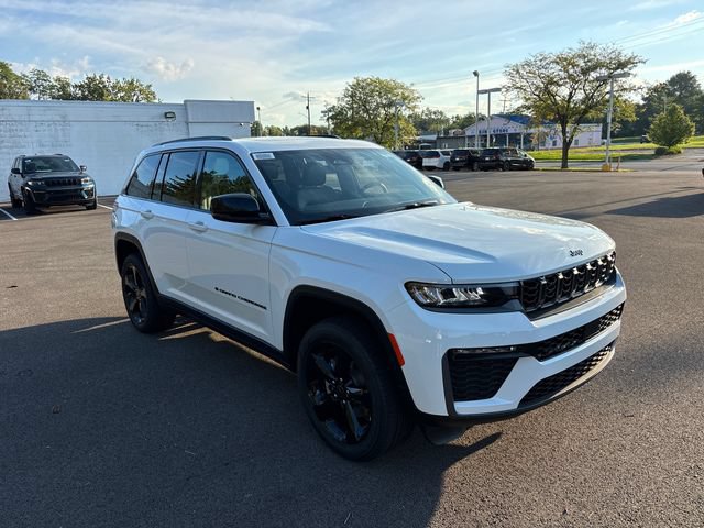 New 2027 Jeep Grand Cherokee Limited AWD/4WD image 2