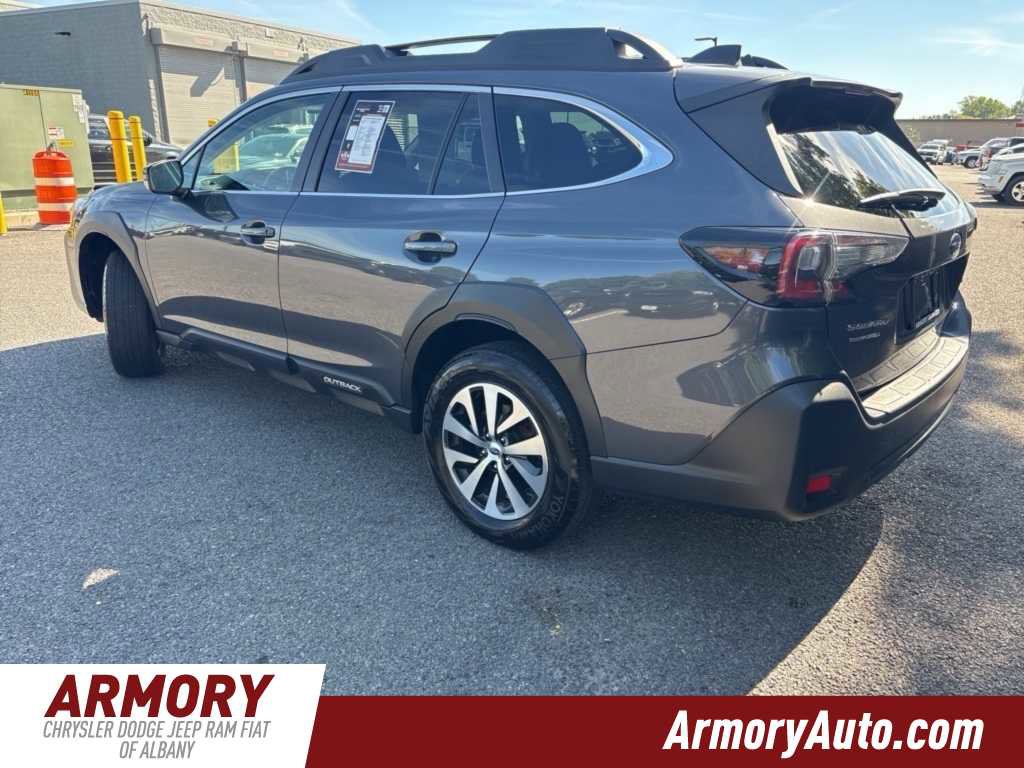 Used 2023 Subaru Outback Premium image 5