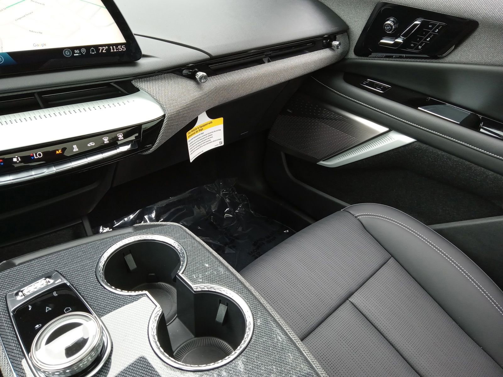 New 2025 Cadillac Optiq Luxury 2 w/ LPO, ONYX Package image 17