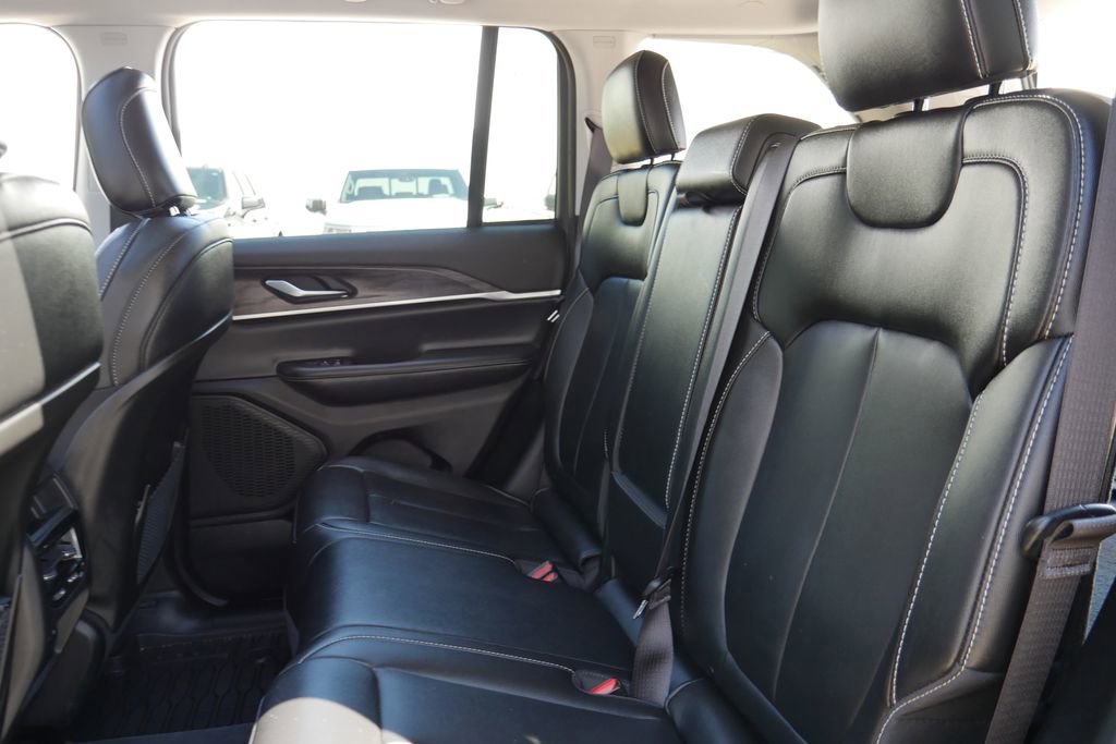Used 2023 Jeep Grand Cherokee Limited image 27