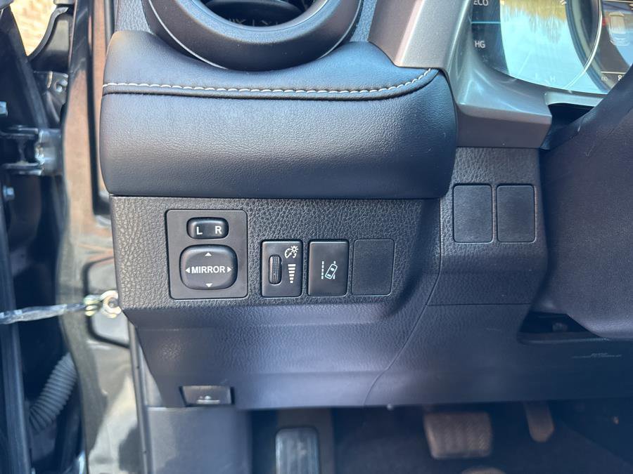 Used 2017 Toyota RAV4 XLE w/ All Weather Liner Package AWD/4WD image 28