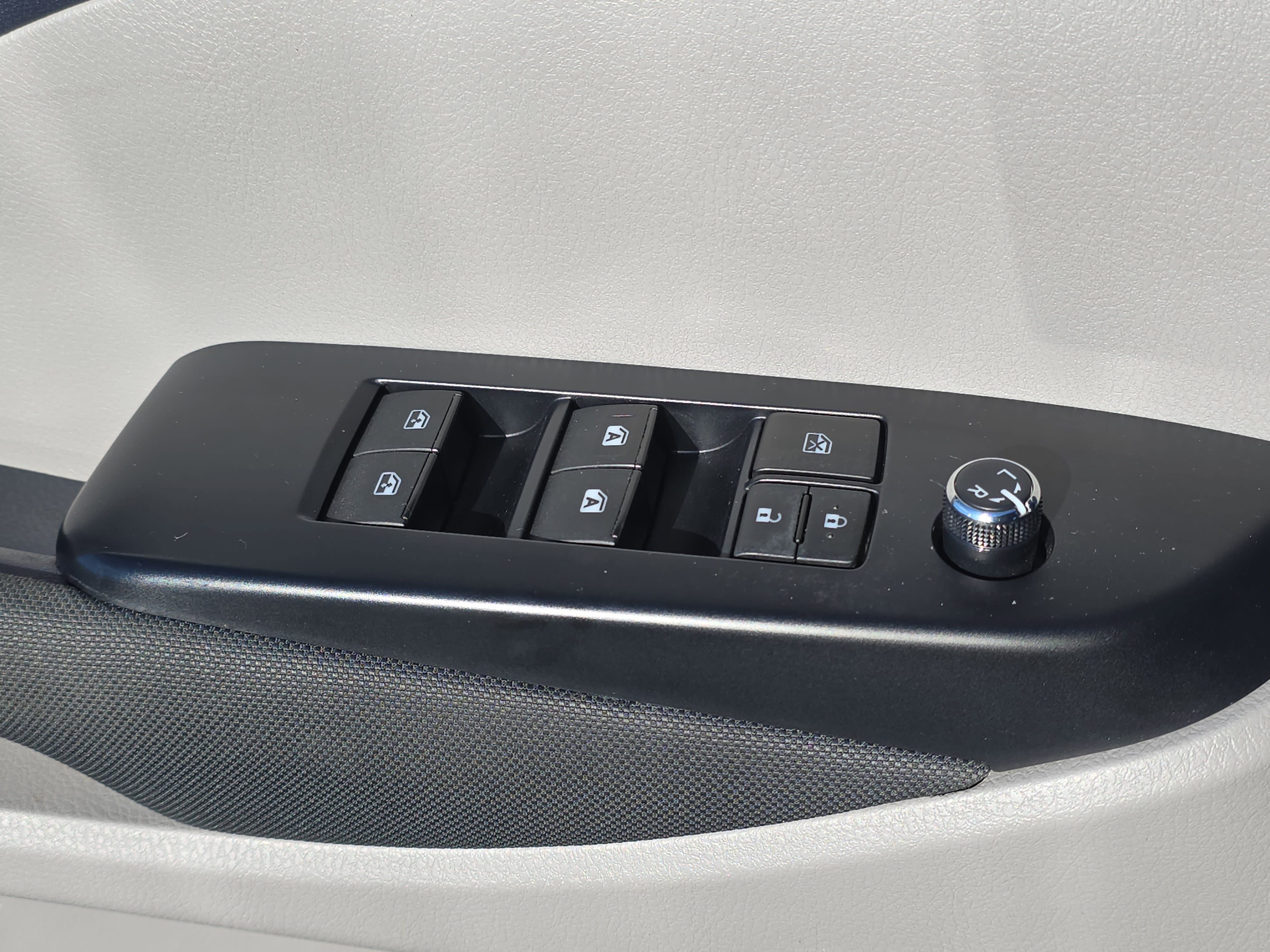 Used 2019 Toyota Highlander LE image 24