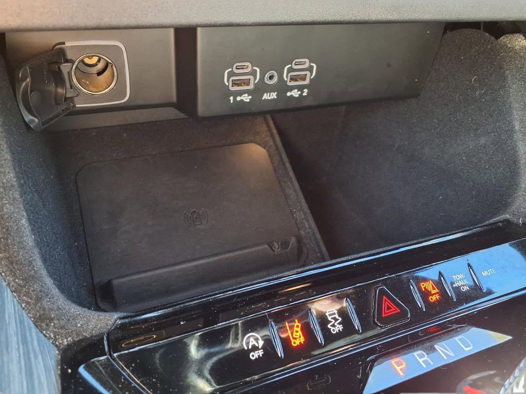 Used 2024 Jeep Wagoneer Series II w/ Flexible Seating Group image 9