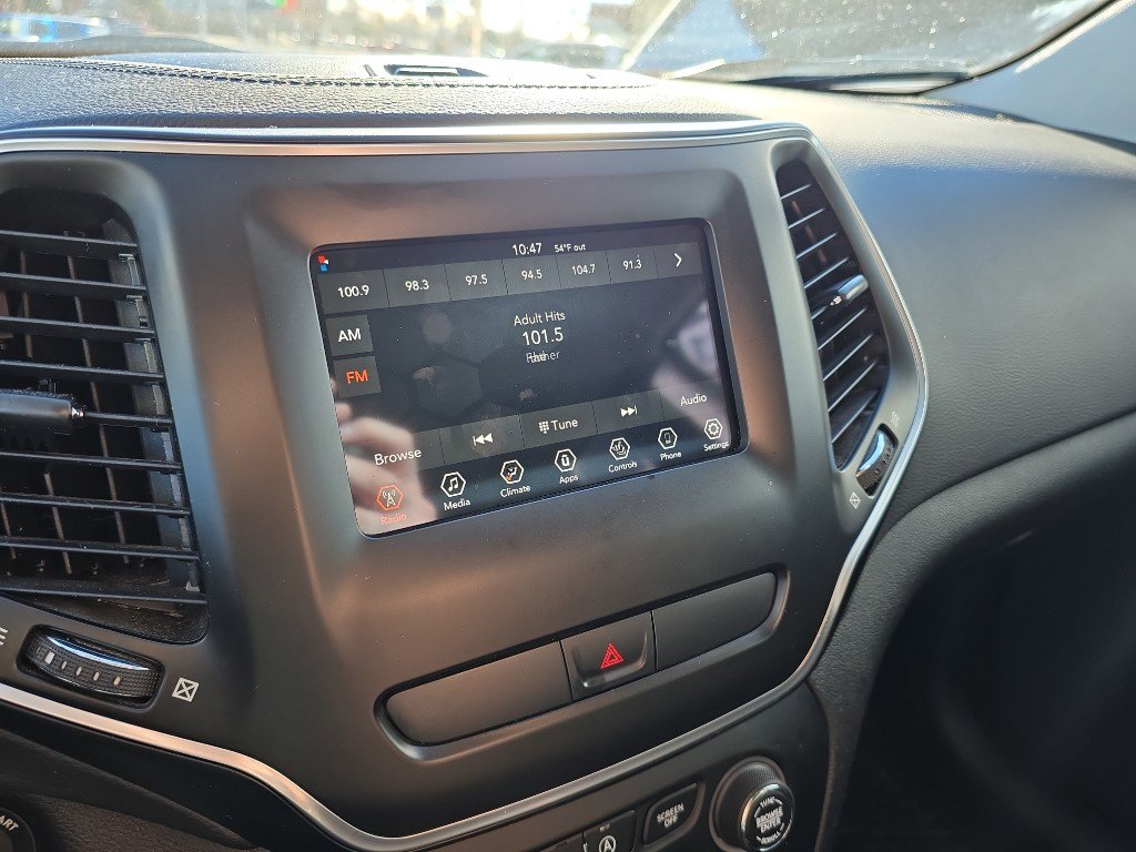 Used 2019 Jeep Cherokee Latitude w/ Cold Weather Group image 20