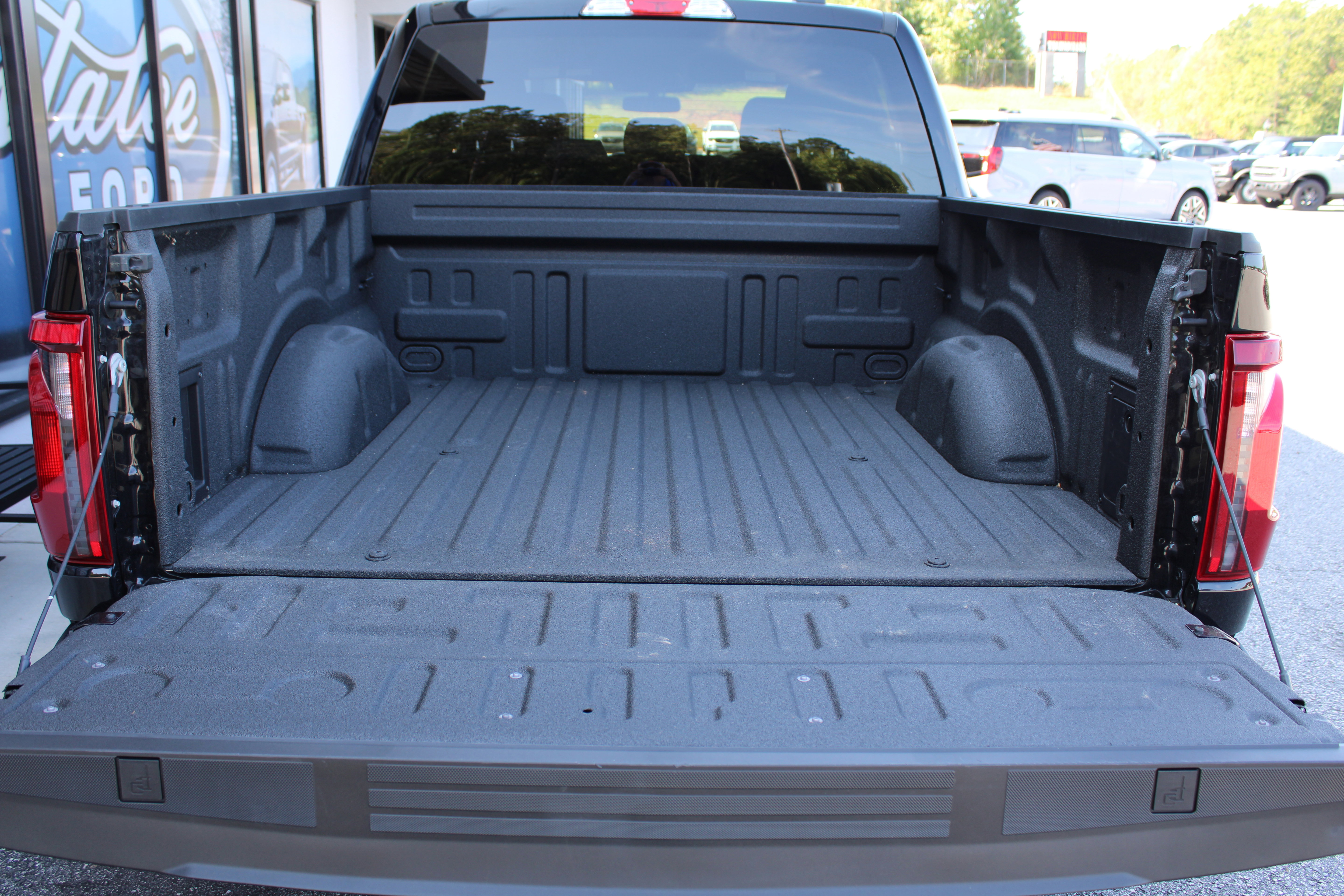 Used 2024 Ford F150 XLT w/ Tow/Haul Package AWD/4WD image 9